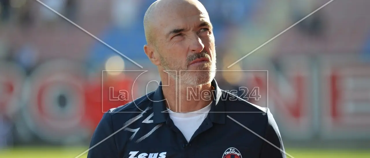Crotone, esonerato Franco Lerda: l’allenatore paga gli ultimi risultati negativi dei rossoblù