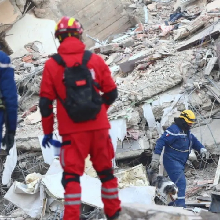 Terremoto Turchia, 4 persone estratte vive dalle macerie dopo oltre 170 ore: c’è anche una bimba di 6 anni