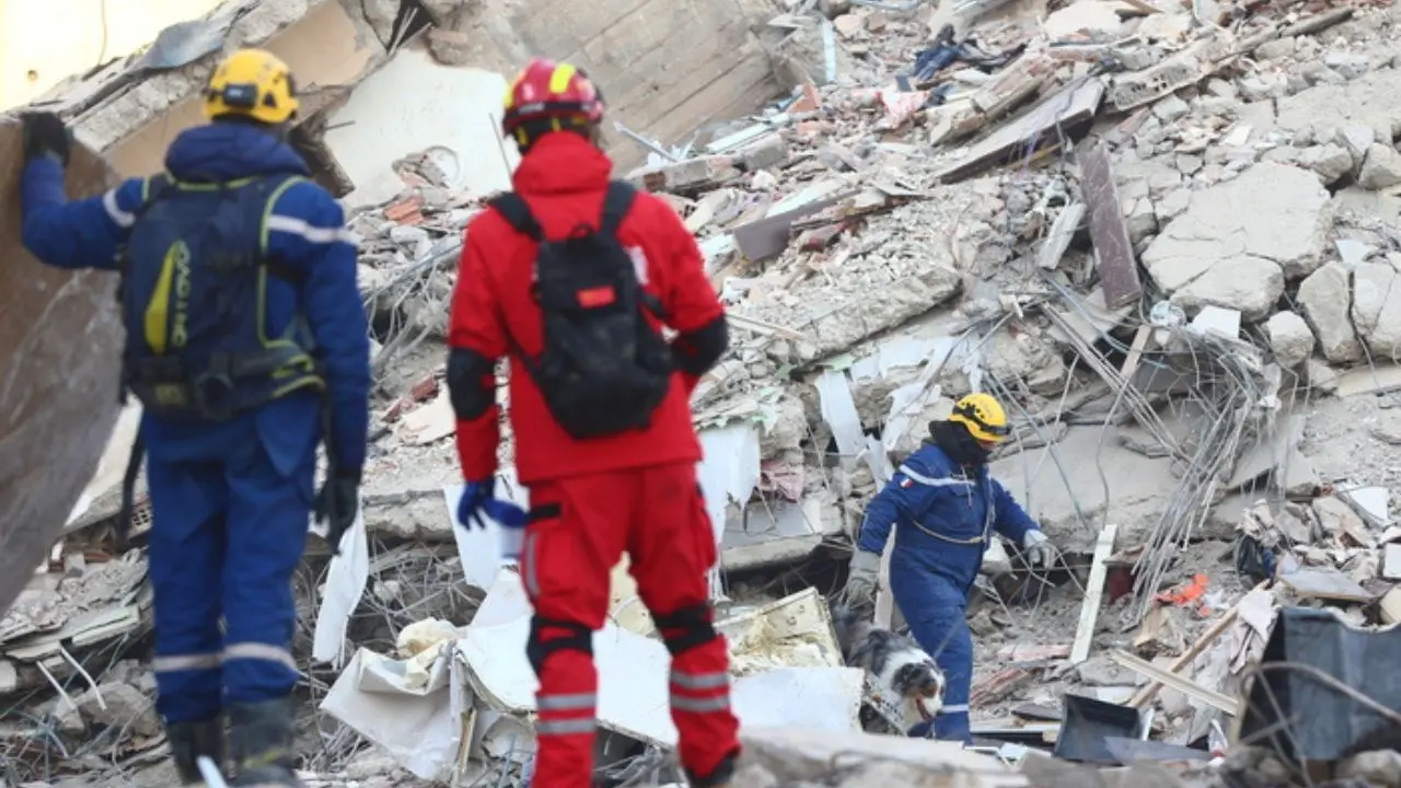 Terremoto Turchia, 4 persone estratte vive dalle macerie dopo oltre 170 ore: c’è anche una bimba di 6 anni