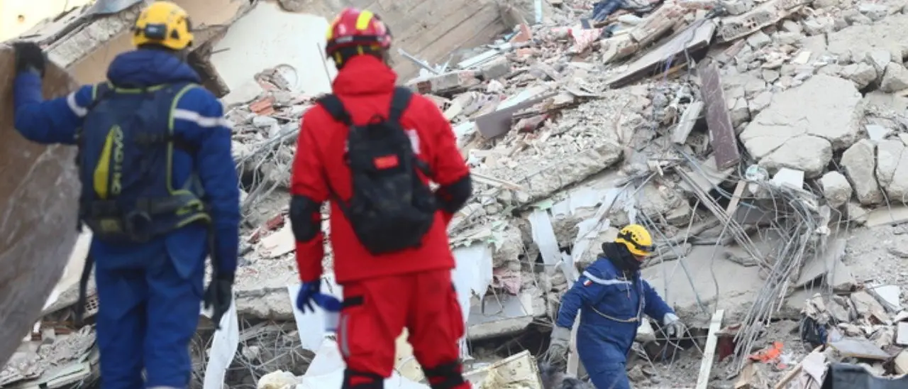 Terremoto Turchia, 4 persone estratte vive dalle macerie dopo oltre 170 ore: c’è anche una bimba di 6 anni