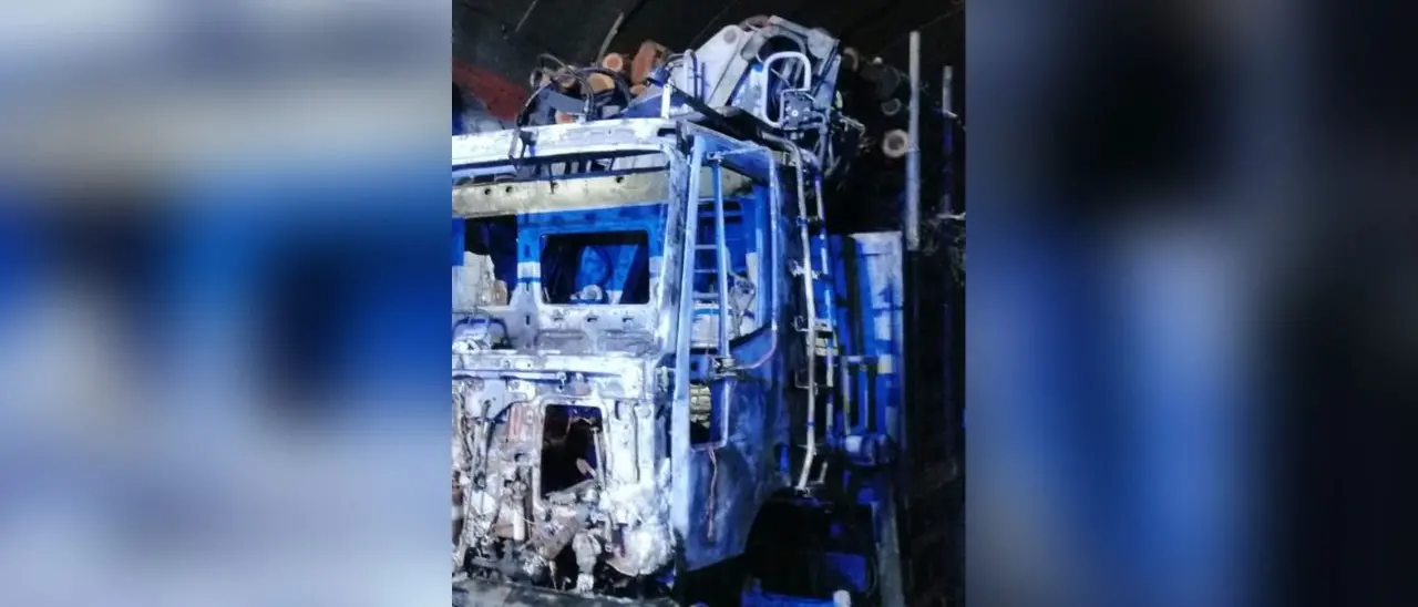 Camion in fiamme in galleria sulla 107 a San Lucido: traffico chiuso in entrambe le direzioni