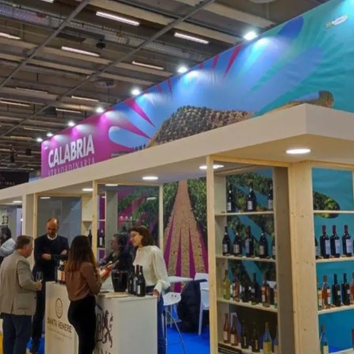 La Regione porta alla fiera internazionale di Parigi il profumo e il sapore dei vitigni calabresi d’eccellenza