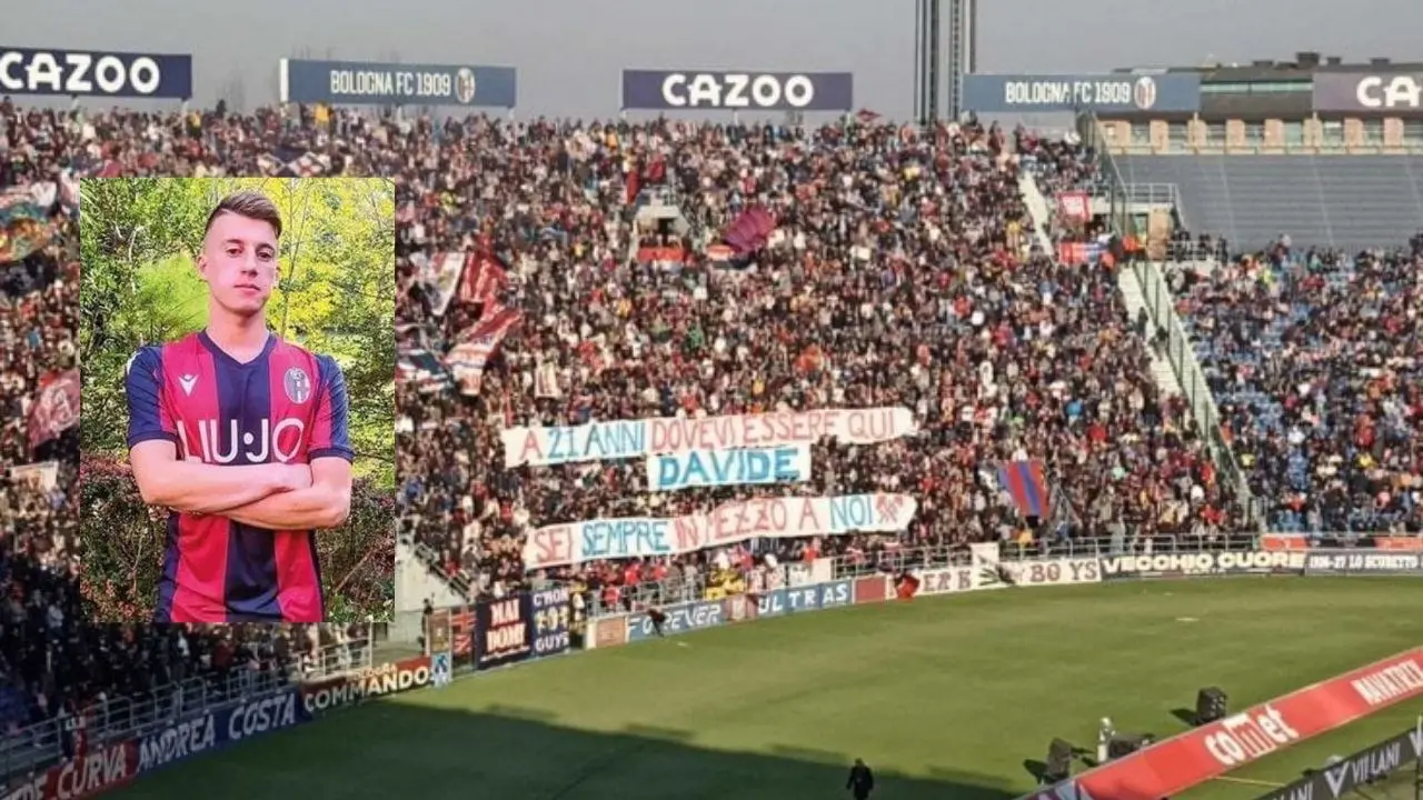 «A 21 anni dovevi essere qui, sempre in mezzo a noi»: lo striscione della curva del Bologna per Davide Ferrerio