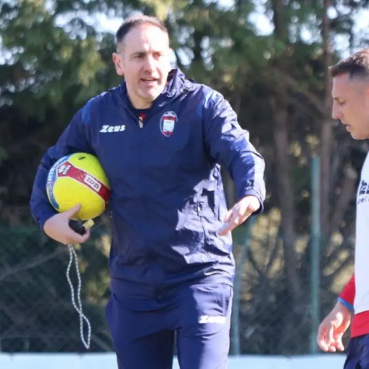 Crotone calcio, Zauli si presenta: «Se riusciamo a prendere il Catanzaro sarà fatto un miracolo»