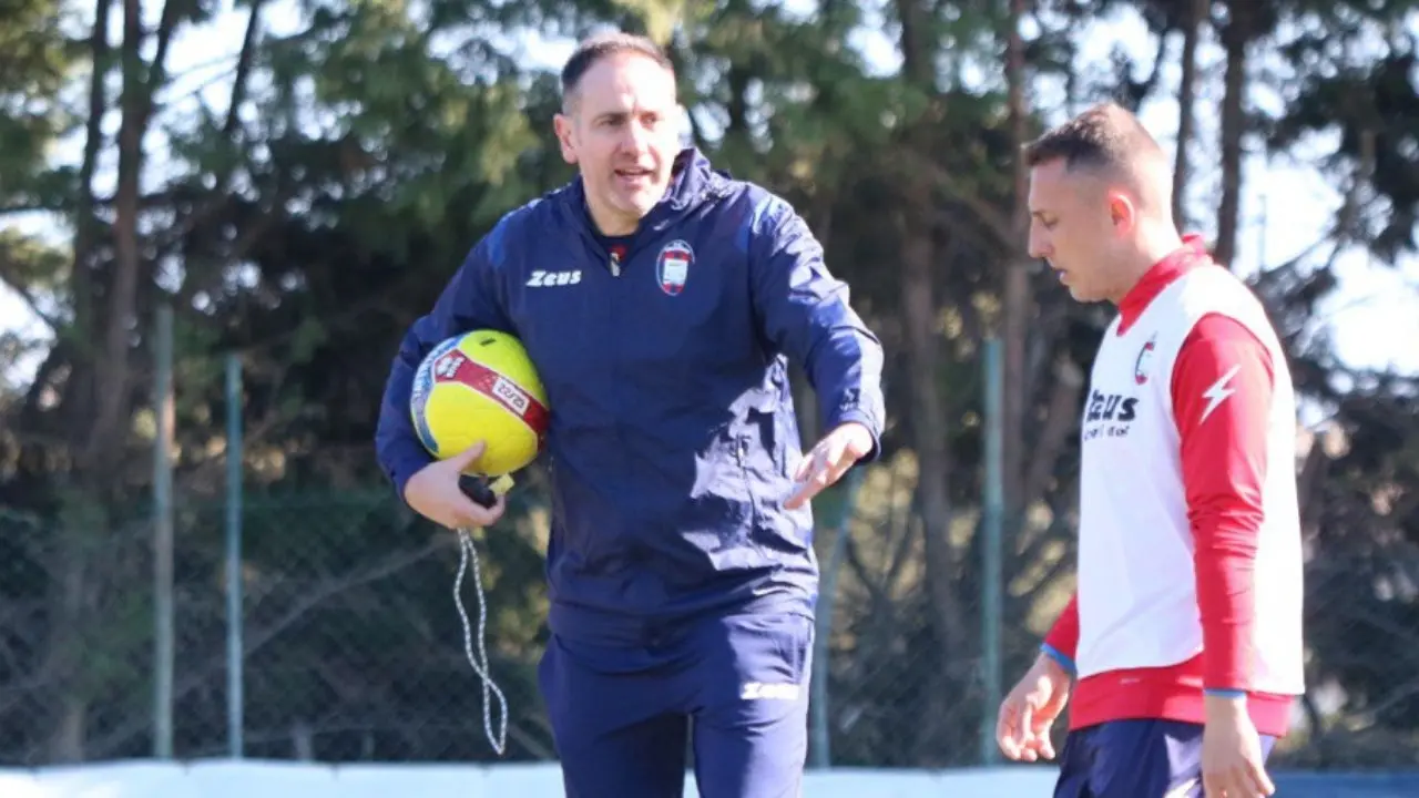 Crotone calcio, Zauli si presenta: «Se riusciamo a prendere il Catanzaro sarà fatto un miracolo»