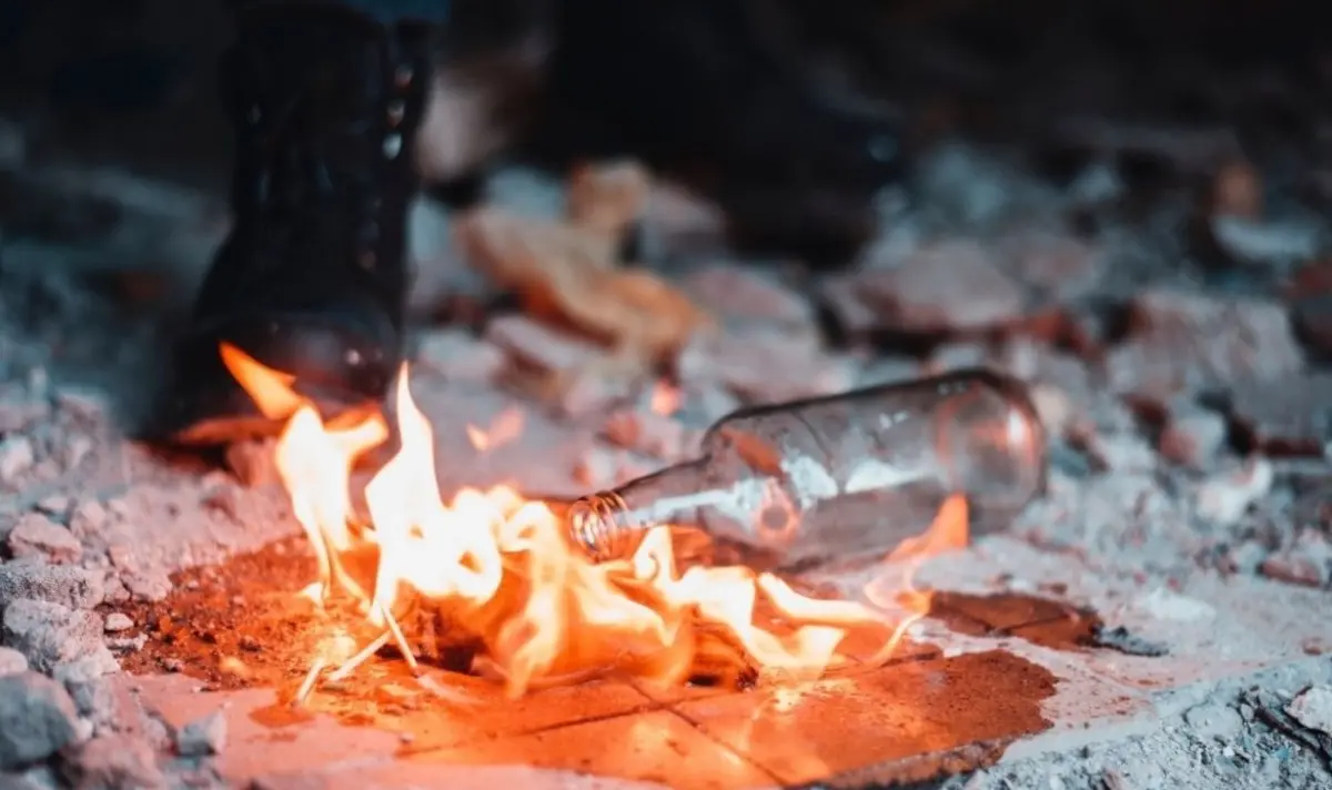 Bottiglia incendiaria viene gettata ed esplode nel giardino di un’abitazione nella Locride