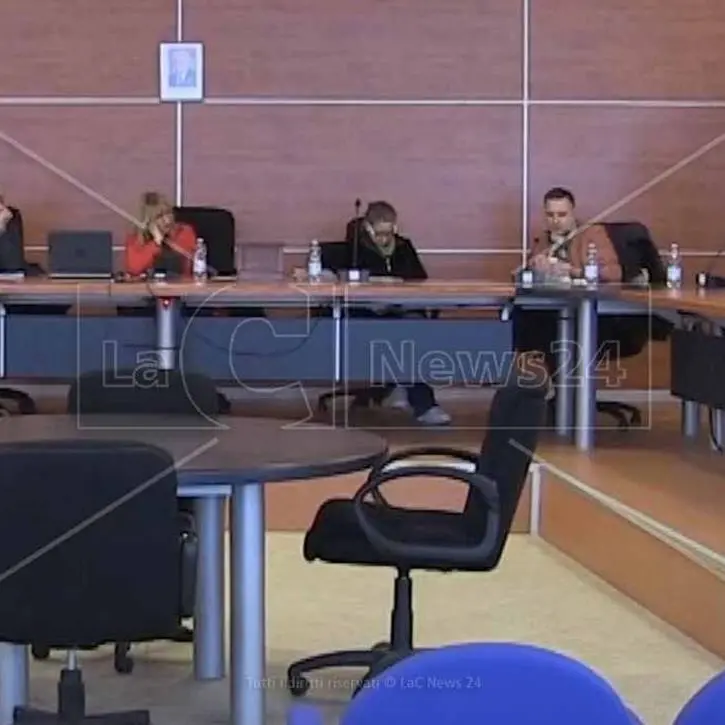 Città unica Cosenza, Castrolibero diffida la Regione: «Fusione? No, sarebbe solo un tentativo di annessione»