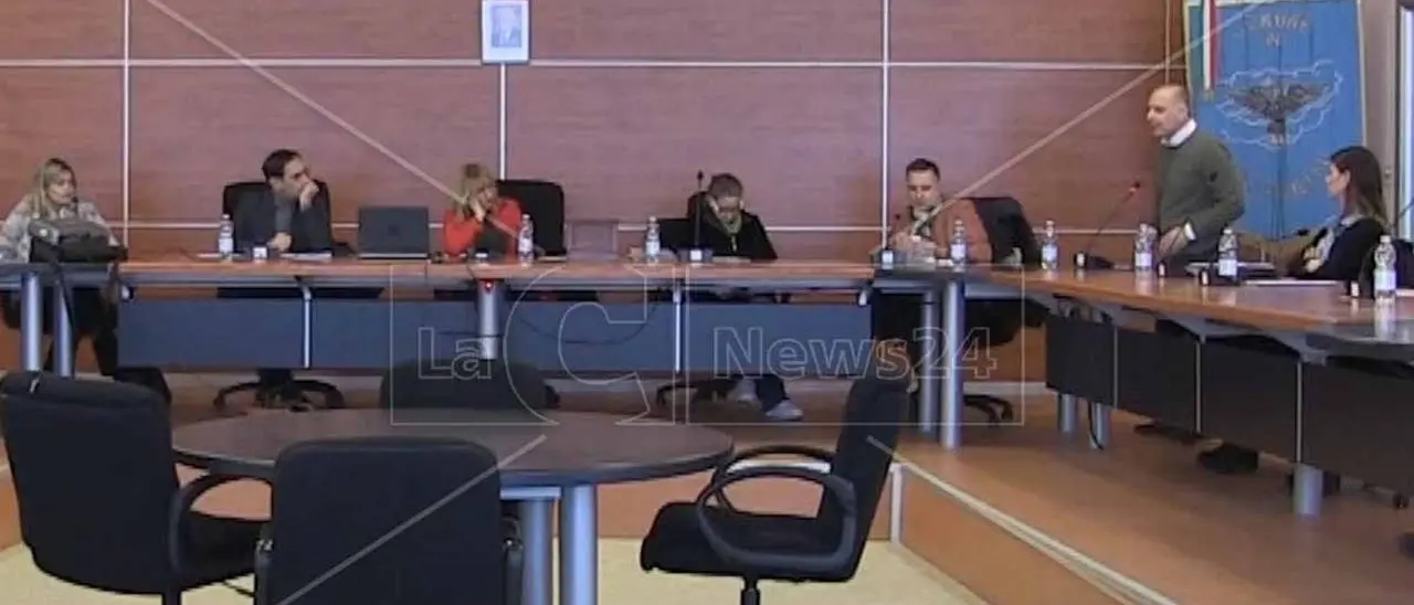 Città unica Cosenza, Castrolibero diffida la Regione: «Fusione? No, sarebbe solo un tentativo di annessione»