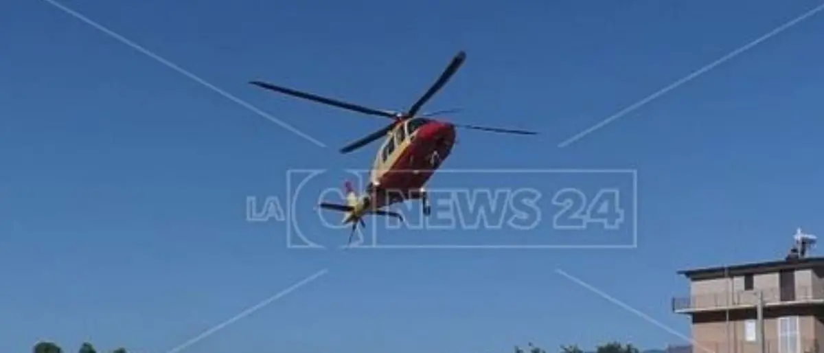 Santa Maria del Cedro, 31enne cade da un balcone al terzo piano: trasferito d‘urgenza in elisoccorso