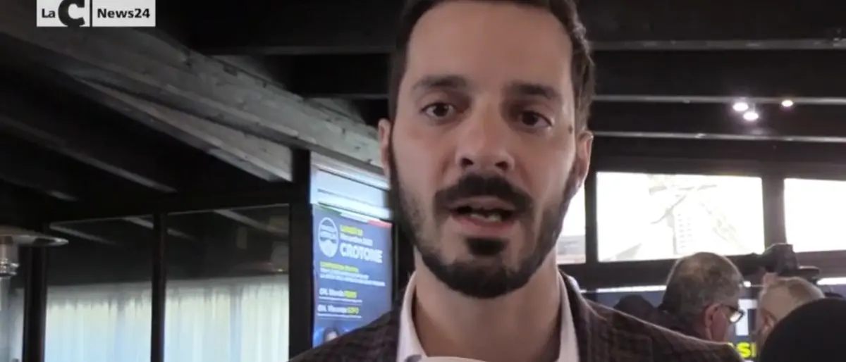 Reddito di cittadinanza, Sofo (Fdi) contro l’Ue: «Non spetta a chiunque decida di mettere le tende in Italia»