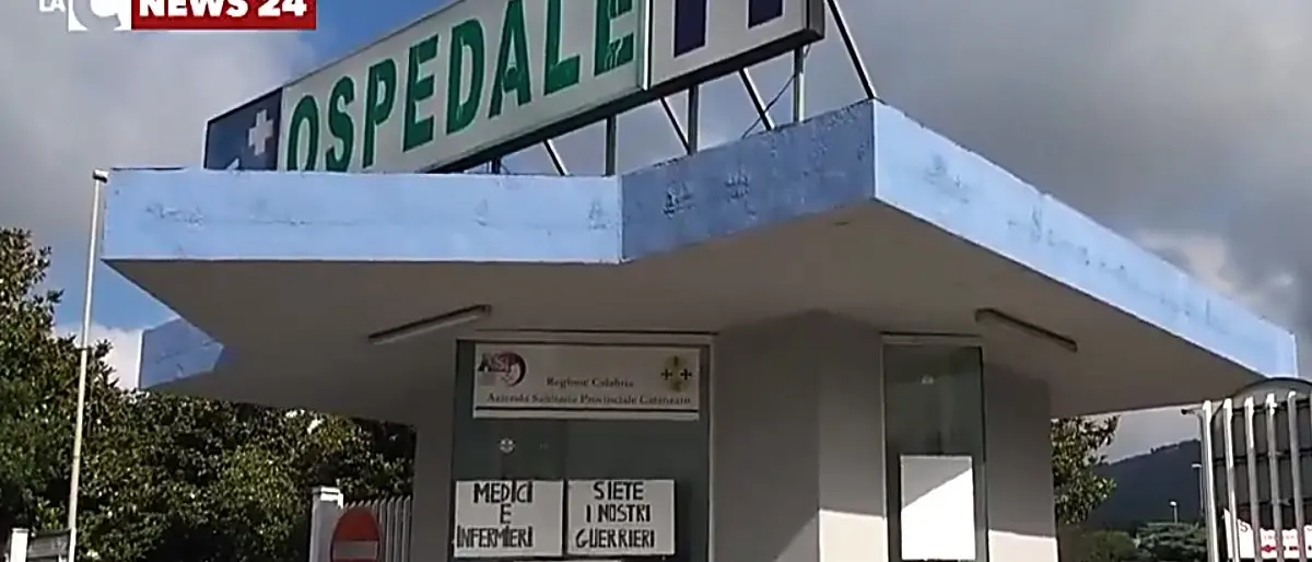 Lamezia, anziano muore dopo le dimissioni dall’ospedale: indagati tre medici