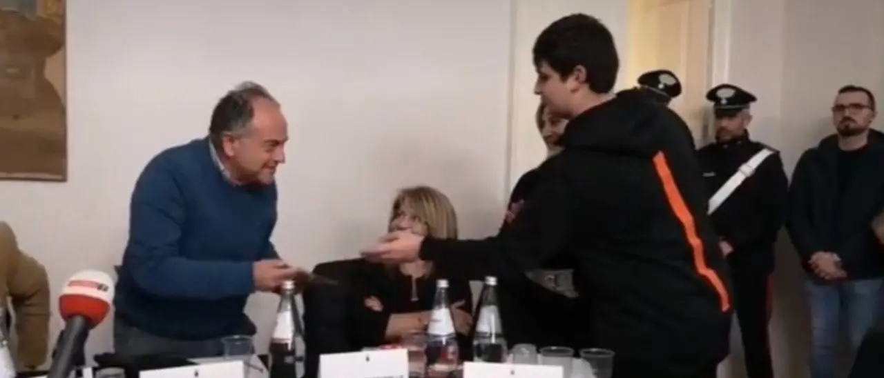 «Caro procuratore Gratteri, grazie per quello che fai. Ogni sera prego Dio di proteggere i tuoi passi»