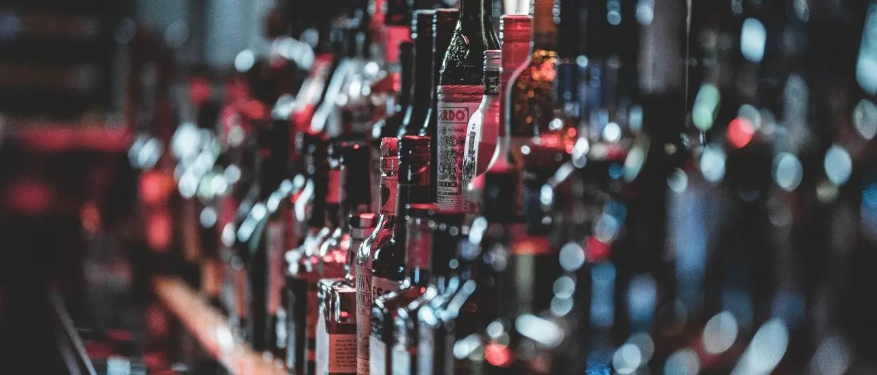 Vodka contraffatta e un giro d’affari per oltre un milione di euro: sequestri anche in Calabria