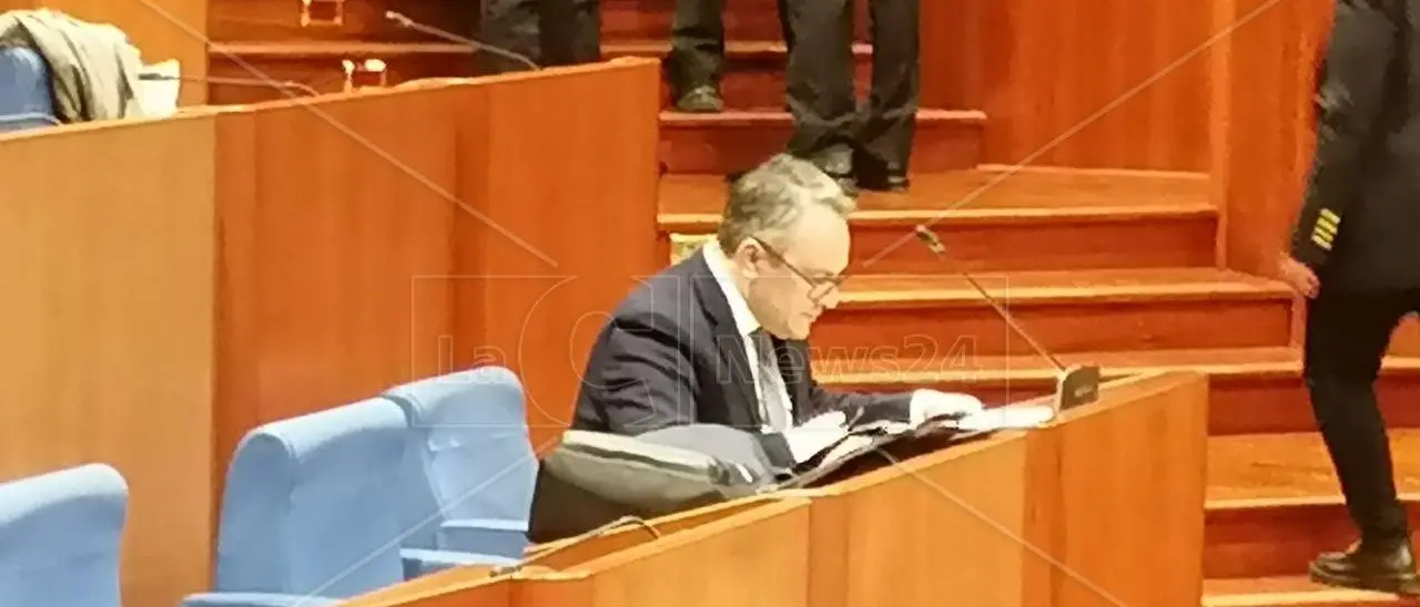 Consiglio regionale al via, entra Talerico al posto di Fedele: tre giorni di tempo per decidere a quale gruppo aderire
