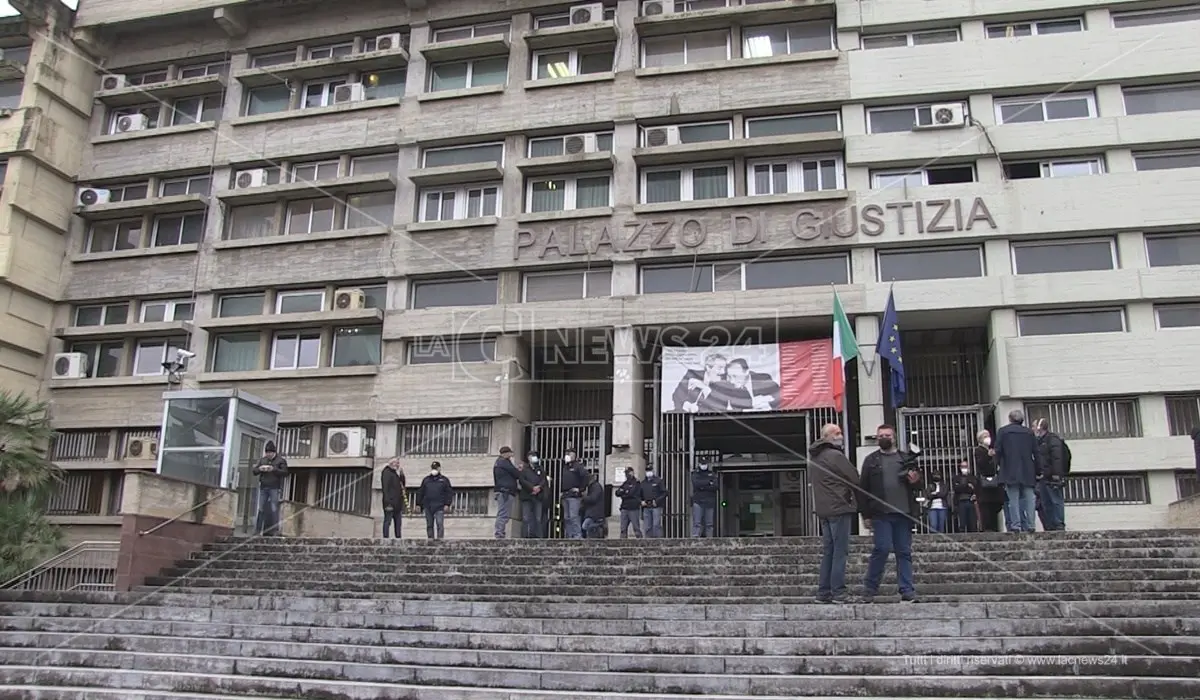 Uomo trovato morto a Marano Marchesato, proseguono le indagini: interrogate due persone