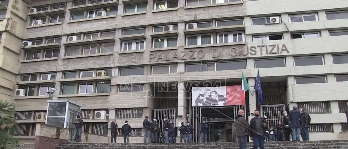 Uomo trovato morto a Marano Marchesato, proseguono le indagini: interrogate due persone