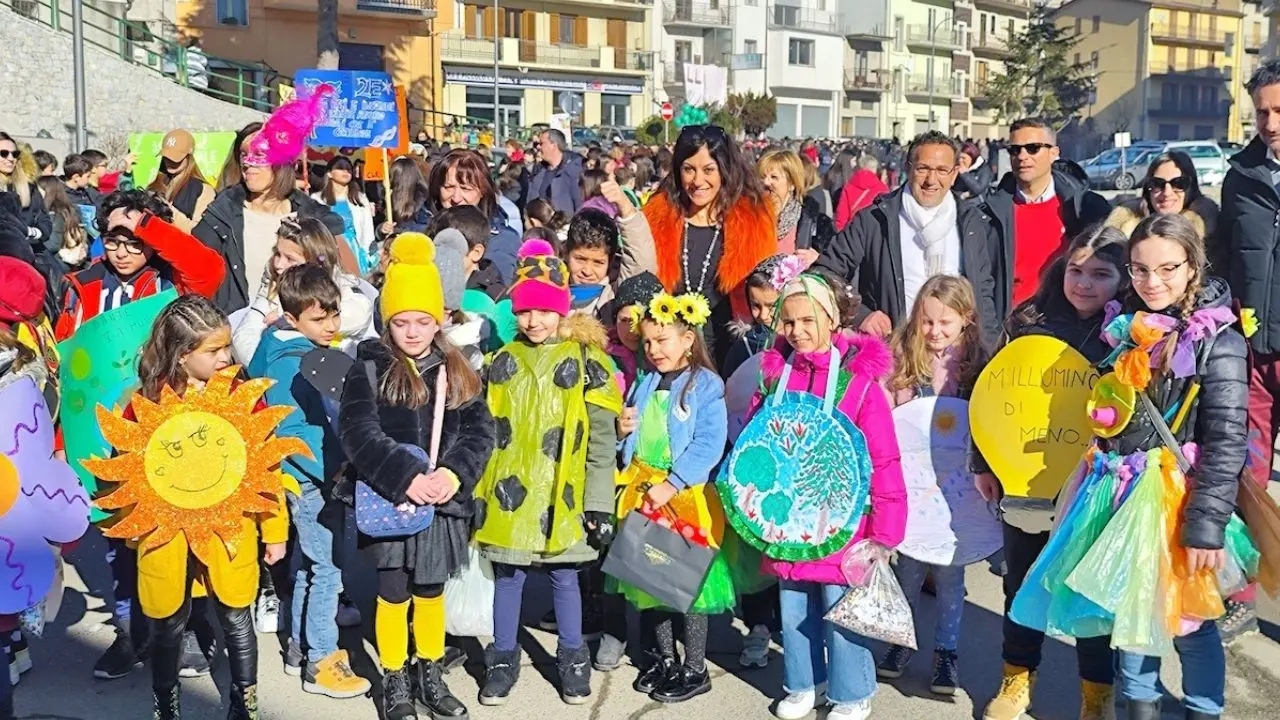 Carnevale a San Giovanni in Fiore: oltre mille bambini sfilano per l’ambiente