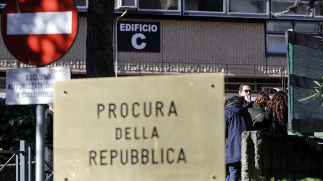 Talpa in Procura a Roma, 300 euro per avere informazioni sulle indagini: i legami dell’avvocato arrestato con la Calabria