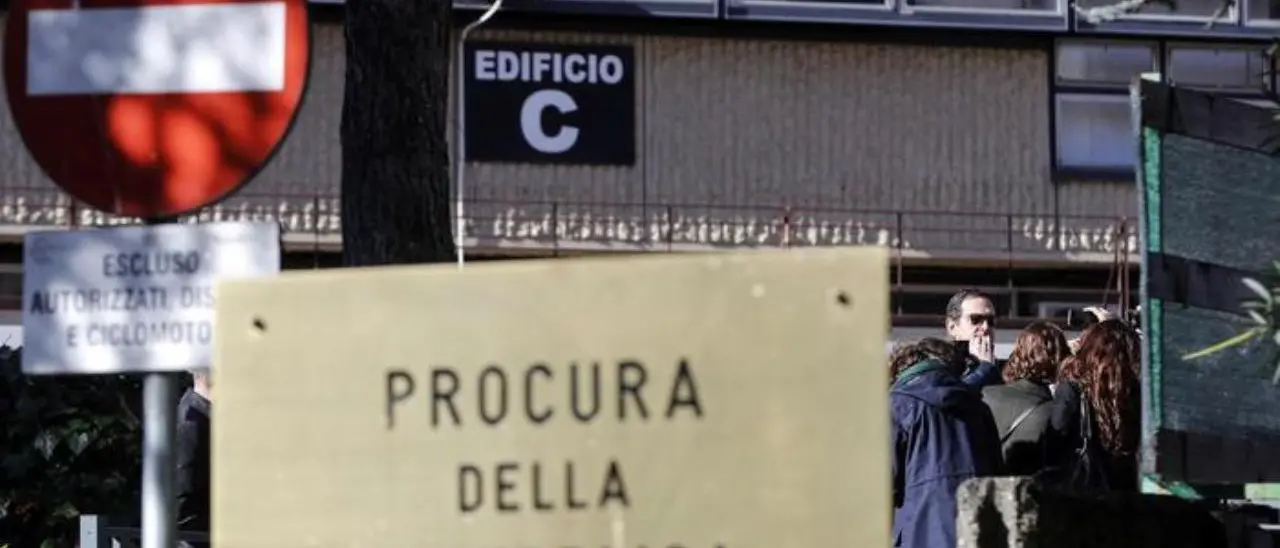 Talpa in Procura a Roma, 300 euro per avere informazioni sulle indagini: i legami dell’avvocato arrestato con la Calabria