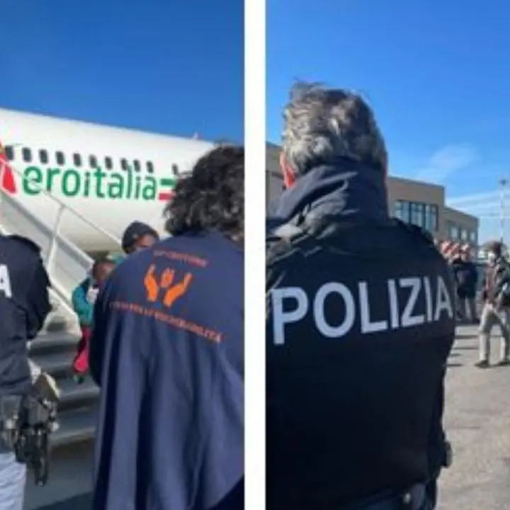 Dopo lo sbarco a Lampedusa, 187 migranti trasferiti al centro d’accoglienza di Isola Capo Rizzuto