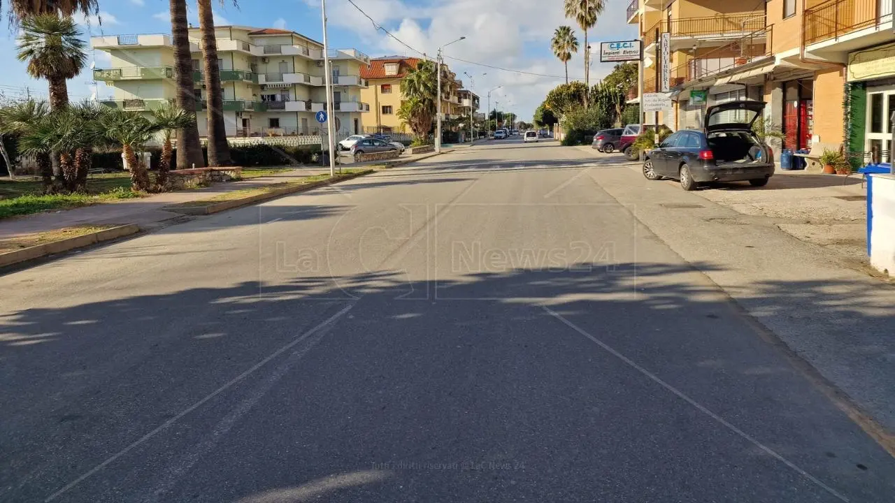 Nocera Terinese, viale Stazione come una pista di F1: avviata raccolta firme per chiedere dossi e autovelox