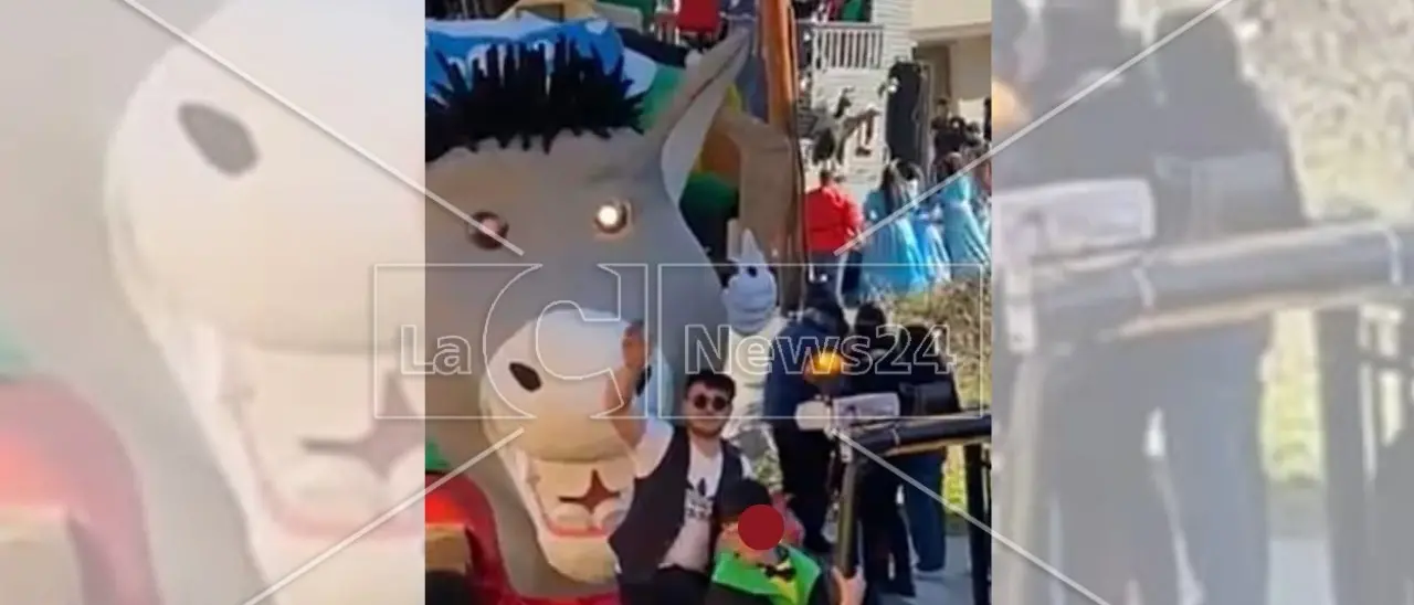 Lutto cittadino ad Acri per il 17enne morto cadendo da un carro di Carnevale