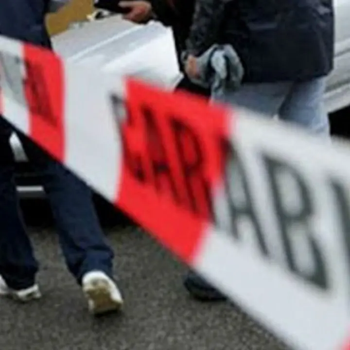Autofficina abusiva chiusa dai carabinieri nel Catanzarese: denunciate 5 persone