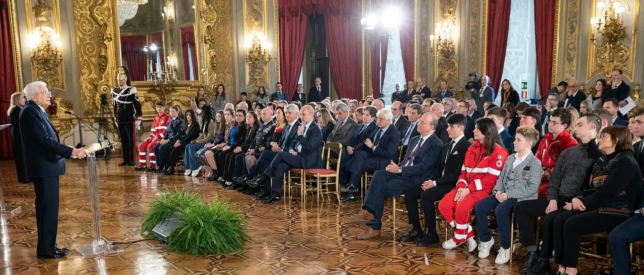 Quirinale, Mattarella consegna gli attestati d’onore, tra i nuovi “Alfieri” anche tre calabresi: ecco chi sono