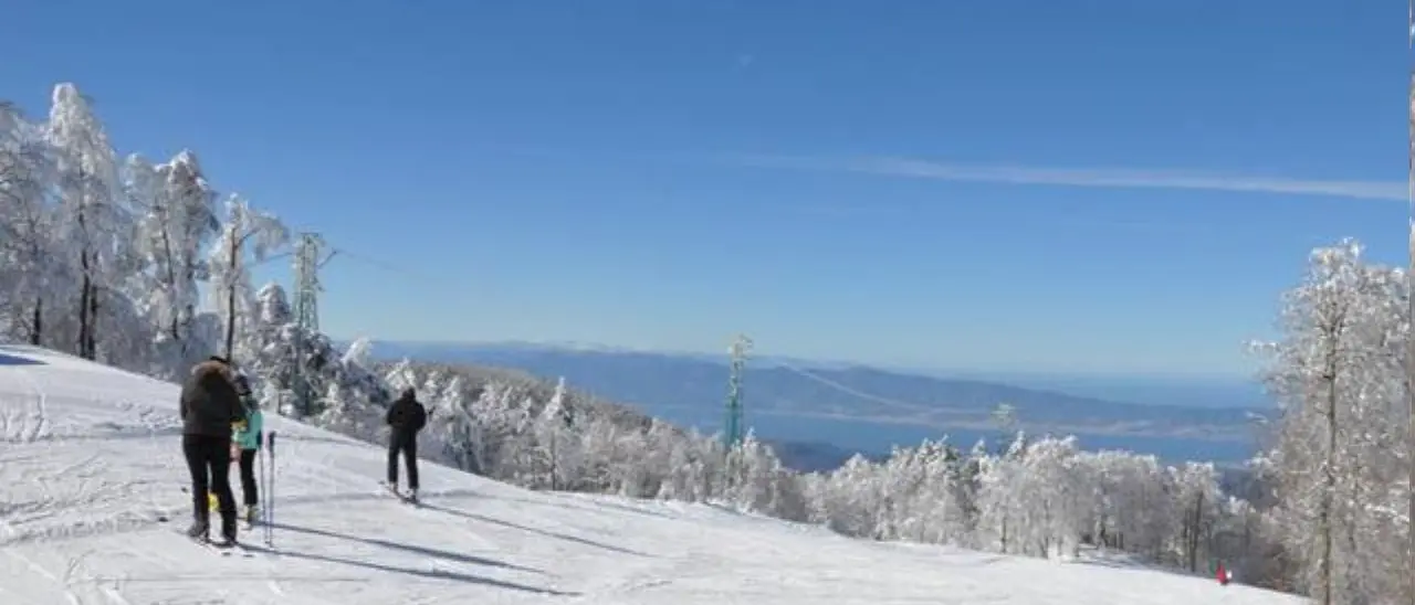 Alte temperature e poca neve: a Gambarie chiudono le piste da sci