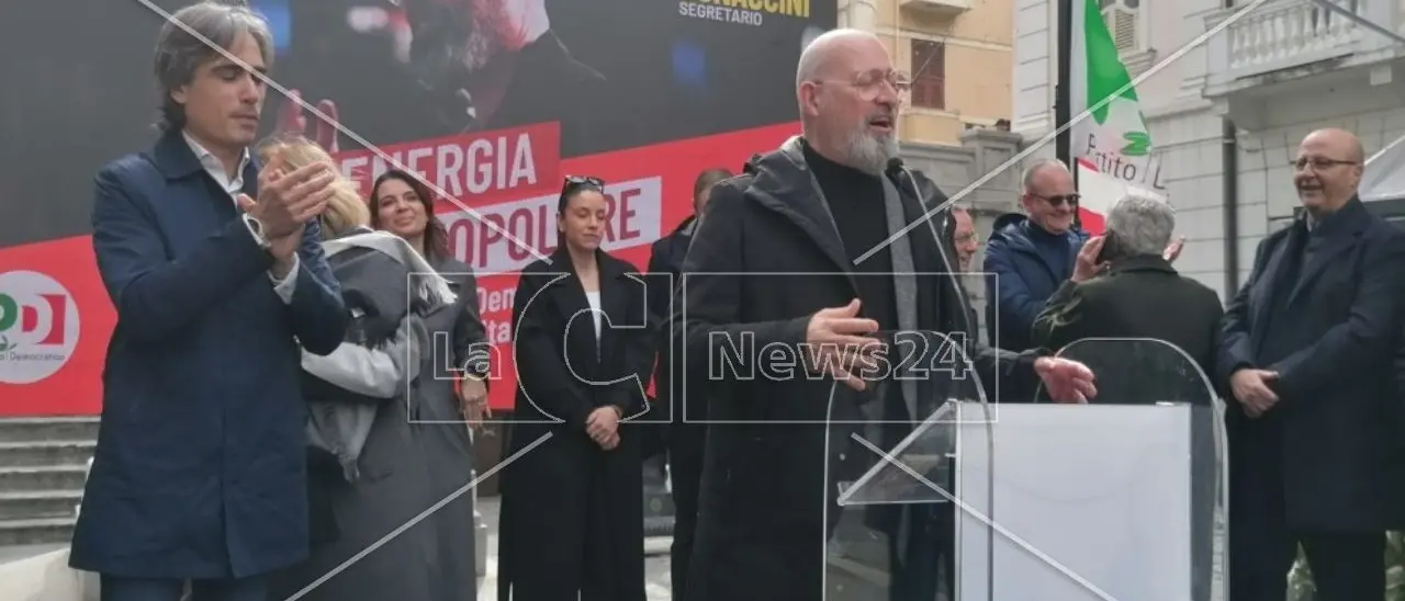 Primarie Pd, da Reggio la ricetta di Bonaccini: «Nuova classe dirigente e salario minimo i miei primi atti»