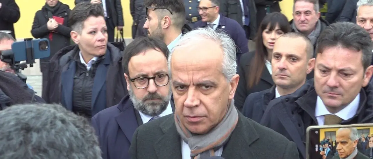 Naufragio migranti Crotone, il ministro Piantedosi: «Tragedia immane, fermare le partenze»