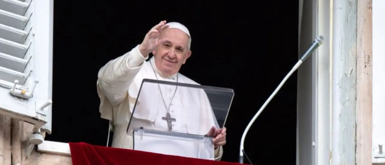 La preghiera di Papa Francesco per i migranti morti nel naufragio a Crotone: «Grazie ai soccorritori»