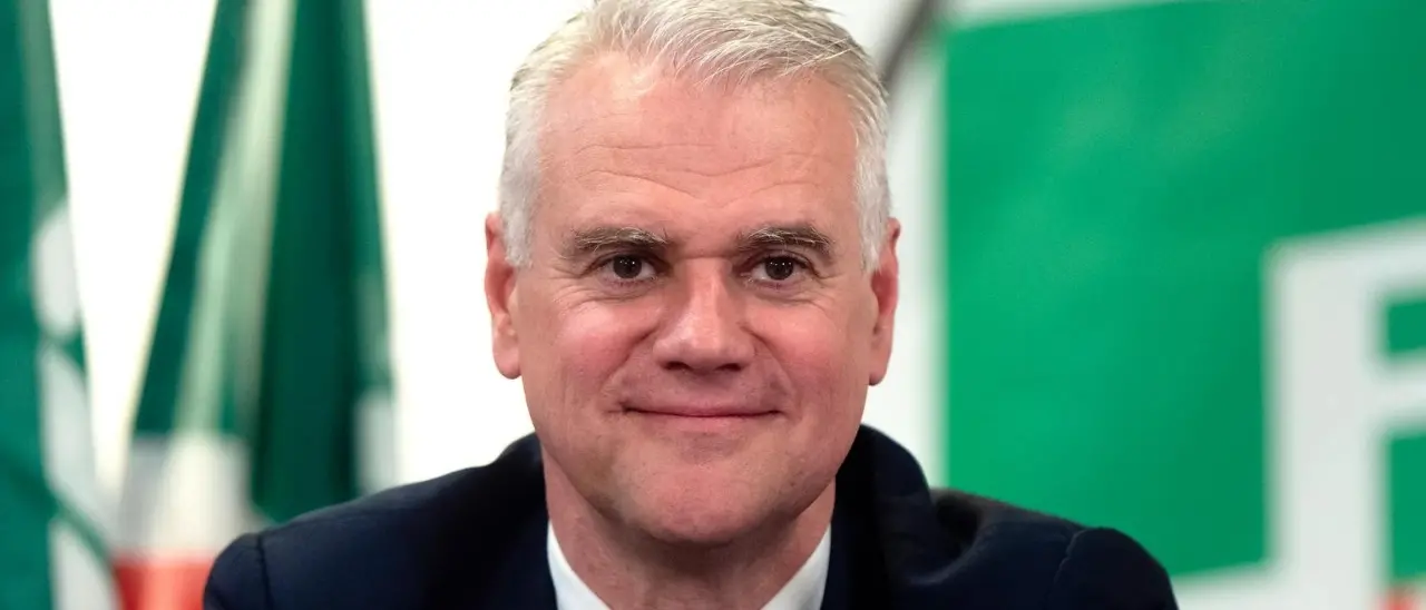 Il ministro Zangrillo annulla la visita in Calabria in segno di lutto dopo il naufragio di Crotone