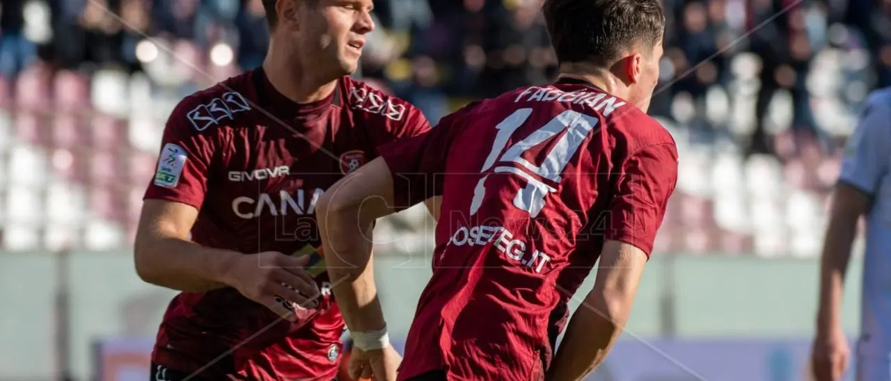 Reggina, archiviato il successo contro Modena si punta sul derby: grande attesa per la sfida a Cosenza
