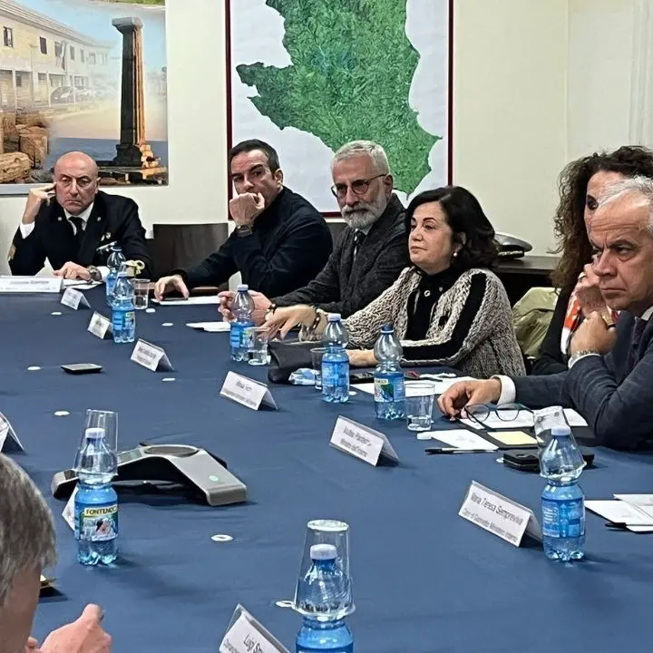 Naufragio a Crotone, il ministro Piantedosi in Calabria: «In queste condizioni non devono partire»