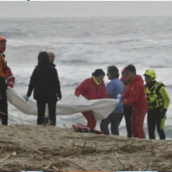 Migranti morti in mare, oggi lutto cittadino in tutti i Comuni del Crotonese