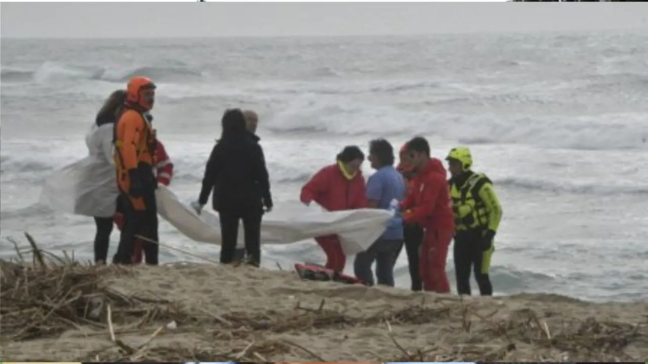 Migranti morti in mare, oggi lutto cittadino in tutti i Comuni del Crotonese