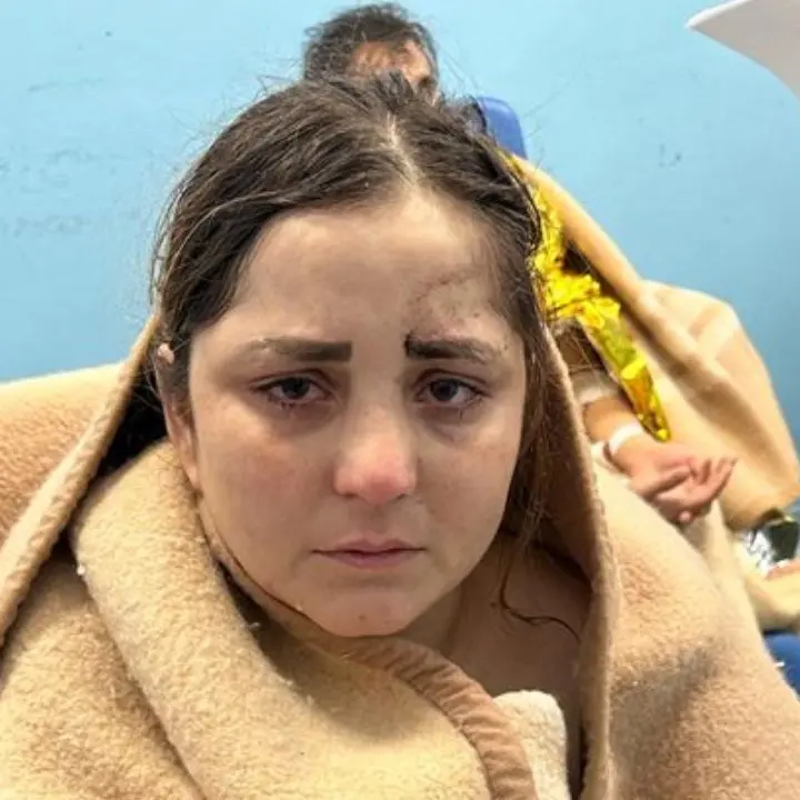 «Tenevo il mio fratellino per mano, poi è scomparso in mare»: la tragedia dei migranti a Crotone raccontata dai superstiti