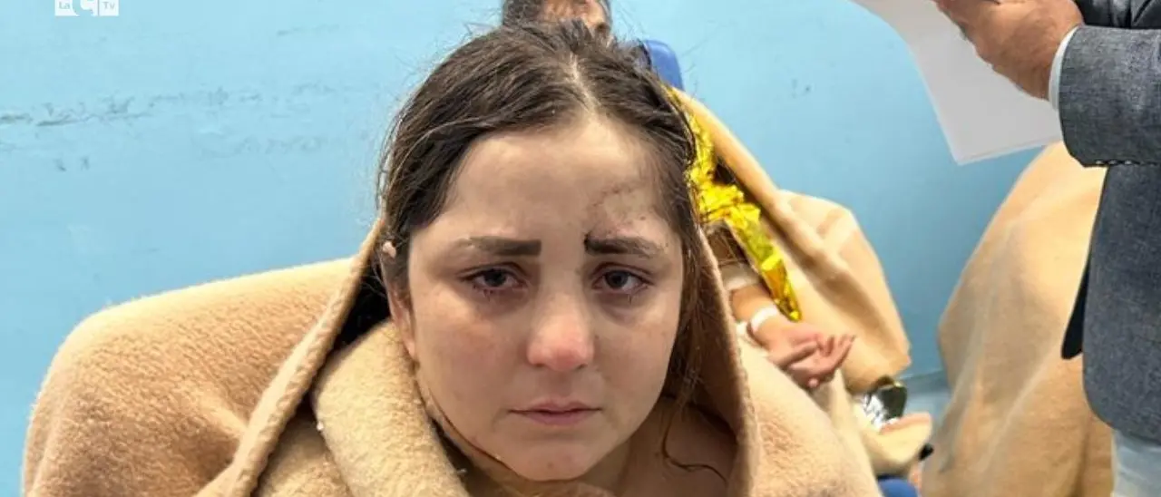 «Tenevo il mio fratellino per mano, poi è scomparso in mare»: la tragedia dei migranti a Crotone raccontata dai superstiti