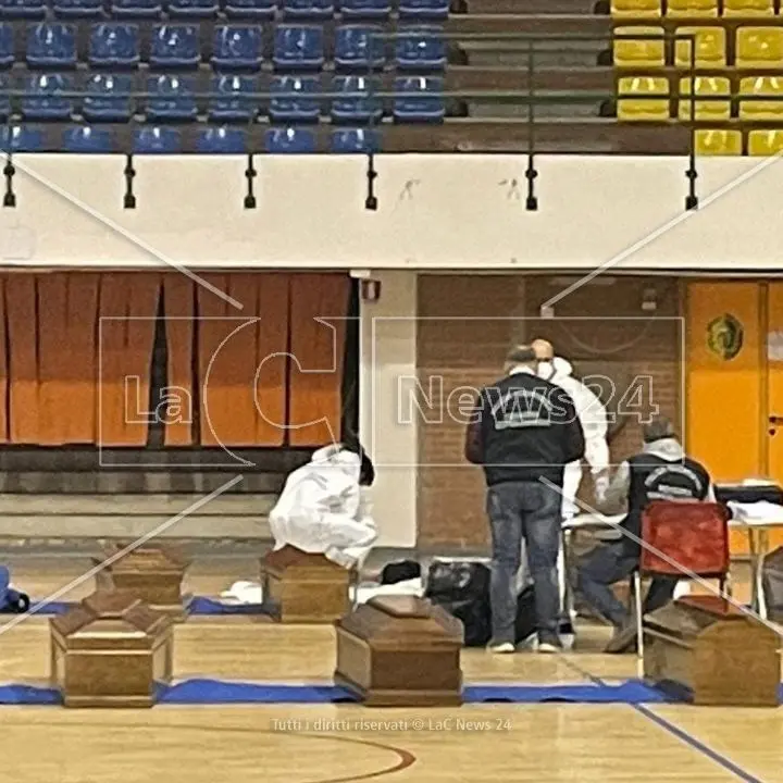 Strage di migranti a Crotone, finora recuperati 66 corpi. Il pm: «Gli scafisti avevano scelto quella spiaggia per approdo» - LIVE