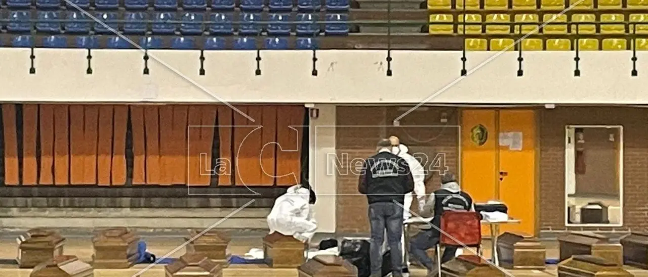 Strage di migranti a Crotone, finora recuperati 66 corpi. Il pm: «Gli scafisti avevano scelto quella spiaggia per approdo» - LIVE