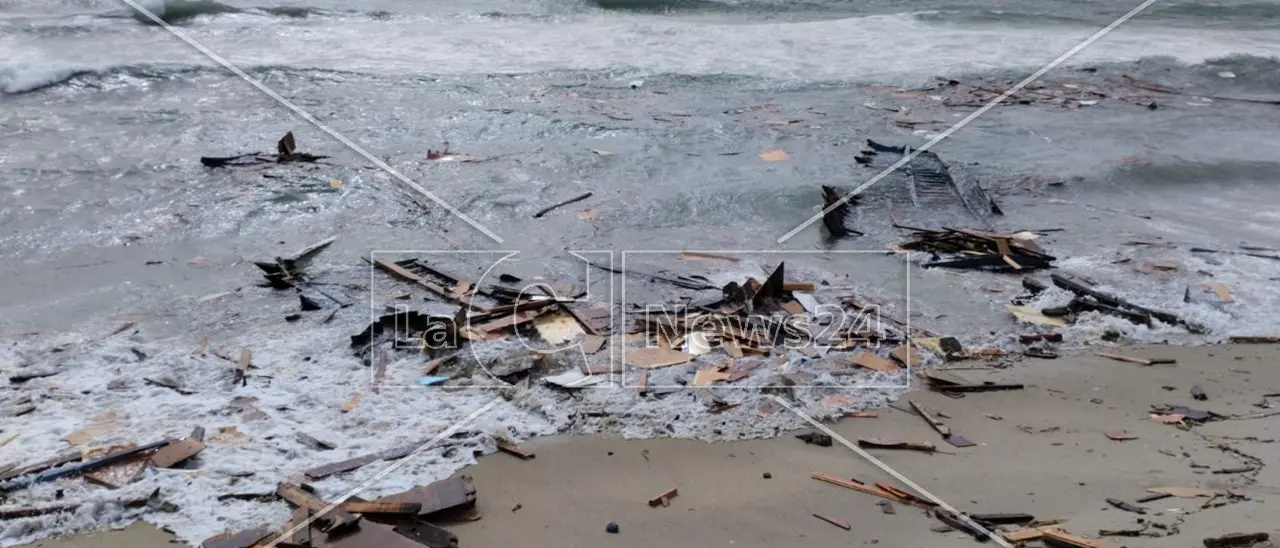 Naufragio a Crotone, interrogazione parlamentare a Piantedosi sui presunti ritardi nei soccorsi