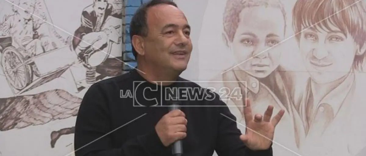 Lucano: «Tragedie fisiologiche in un’Europa che alza muri e fili spinati». E poi: «Gravi le parole di Piantedosi»