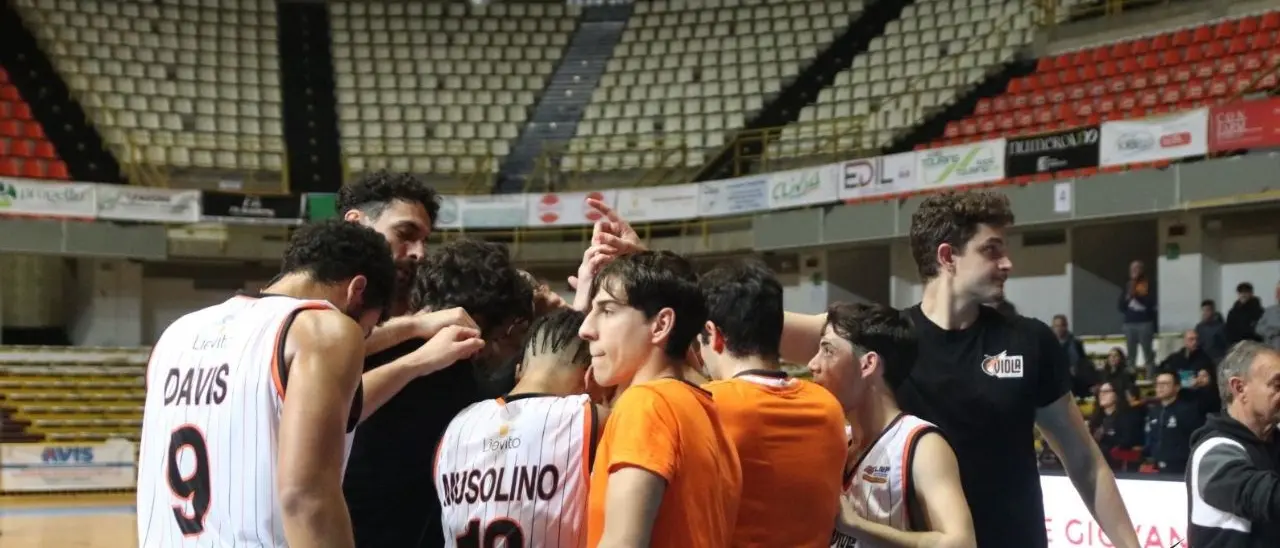 Viola Basket, si cerca l’impresa salvezza: al PalaCalafiore sfida contro l’Orzinuovi dell’ex Calvani
