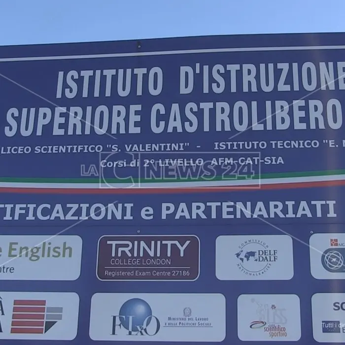 Reintegrato prof accusato di aver molestato studentesse al liceo di Castrolibero: la decisione del giudice del lavoro