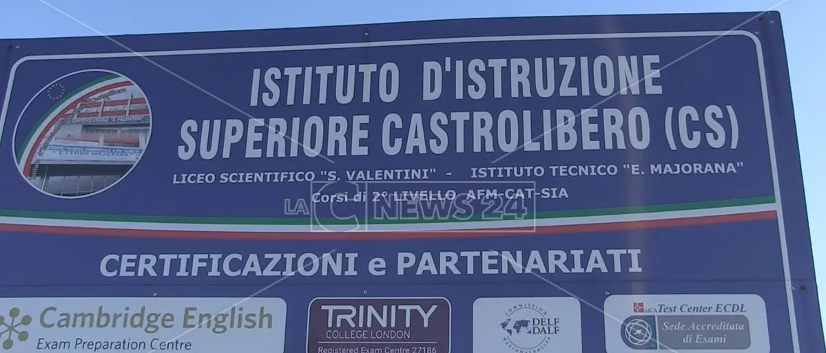 Reintegrato prof accusato di aver molestato studentesse al liceo di Castrolibero: la decisione del giudice del lavoro