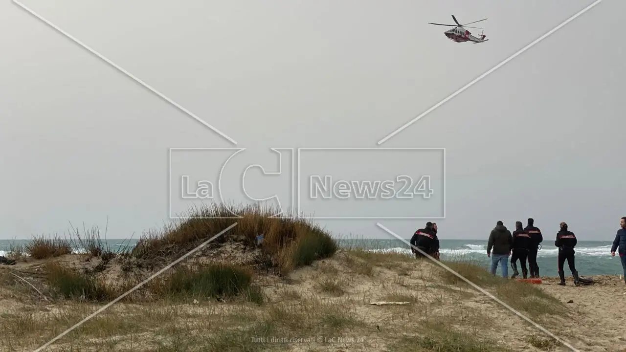 Frontex: «Dopo l’avvistamento del barcone avvisata Italia, non c’erano segni di pericolo»