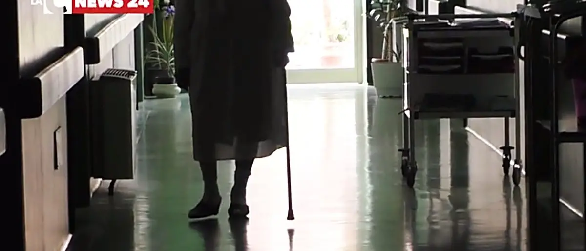 Anziani maltrattati in casa di cura a Reggio Calabria, annullati i domiciliari a una dipendente