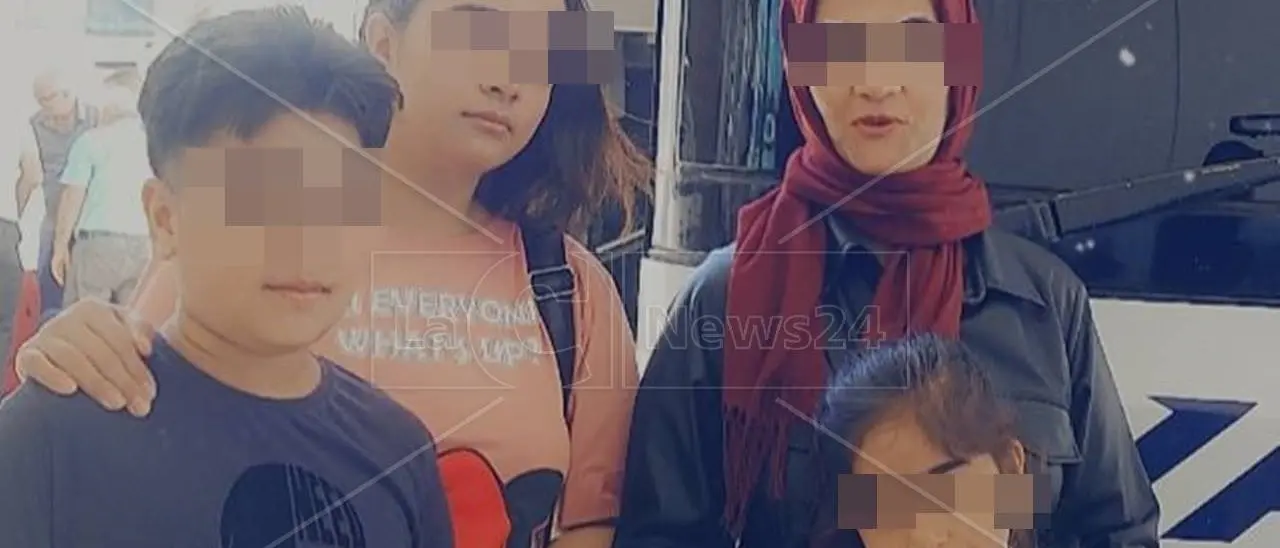 Una figlia morta e l’altra dispersa, la disperazione di una mamma e lo strazio dei parenti chiamati a riconoscere le vittime