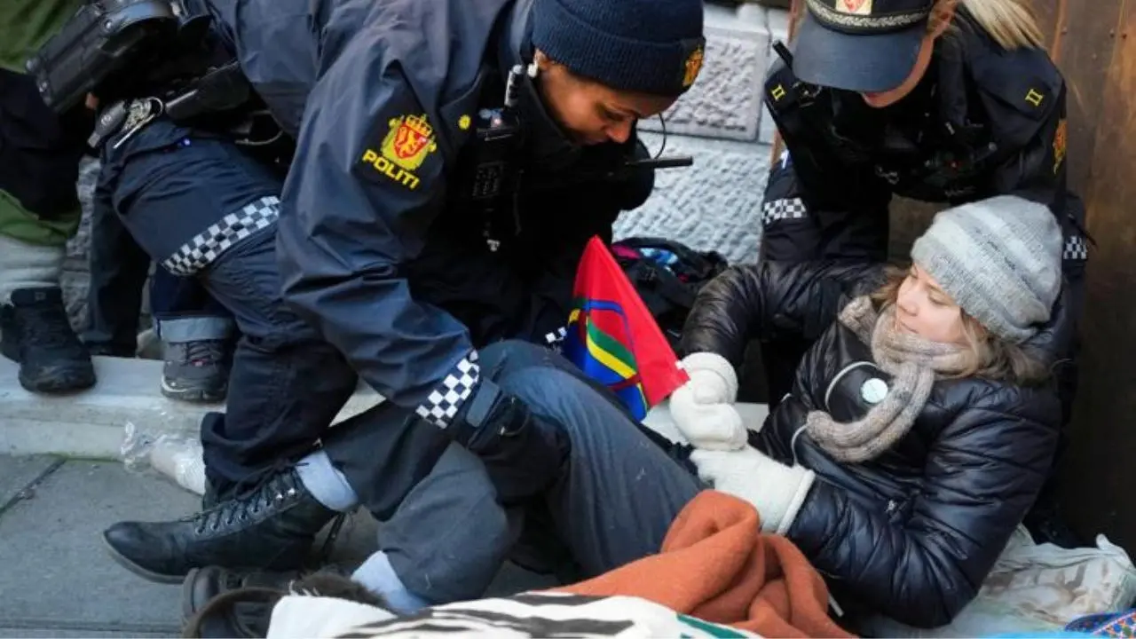 Greta Thunberg arrestata a Oslo: l’attivista protestava contro le turbine eoliche illegali